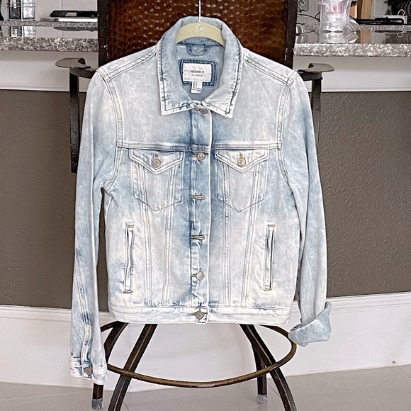 Forever 21 Jackets & Blazers - WOMEN’S “ACID WASH” JEAN JACKET (FOREVER 21) - SMALL